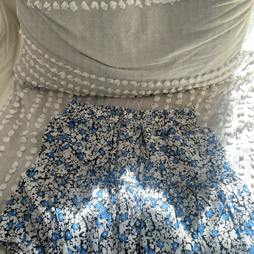 NWT!! Zara Blue and White floral skirt/skort